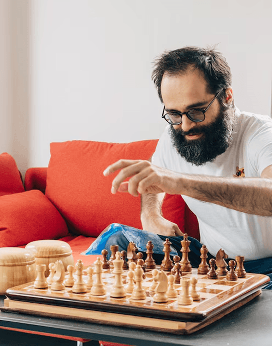 Charles de Fréminville in front of a chessboard